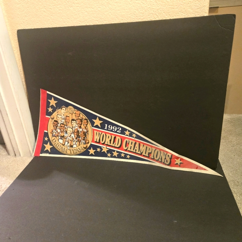 ORIGINAL 1992 USA BASKETBALL OLYMPICS DREAM TEAM PENNANT MAGIC JORDAN BIRD EWING